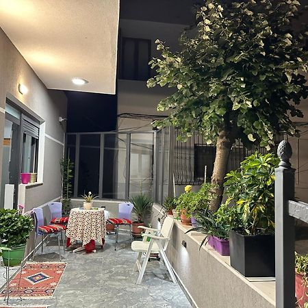 Lola'S Rooms Gjirokaster Bagian luar foto