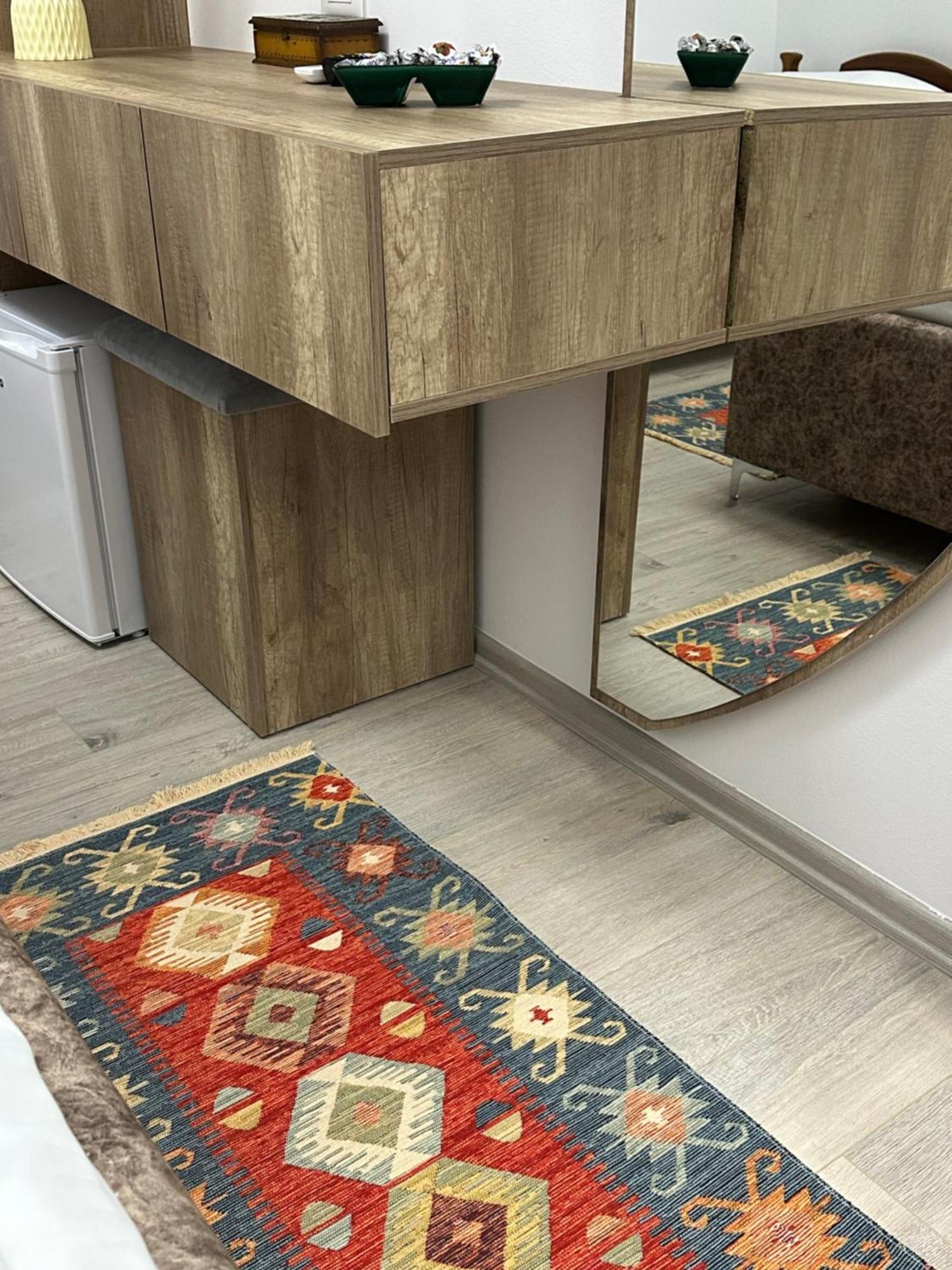 Lola'S Rooms Gjirokaster Bagian luar foto