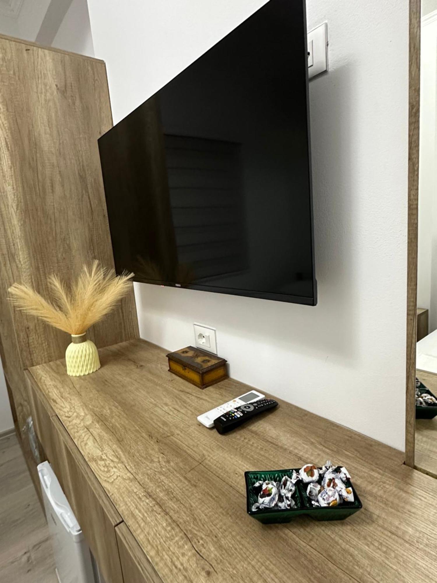 Lola'S Rooms Gjirokaster Bagian luar foto