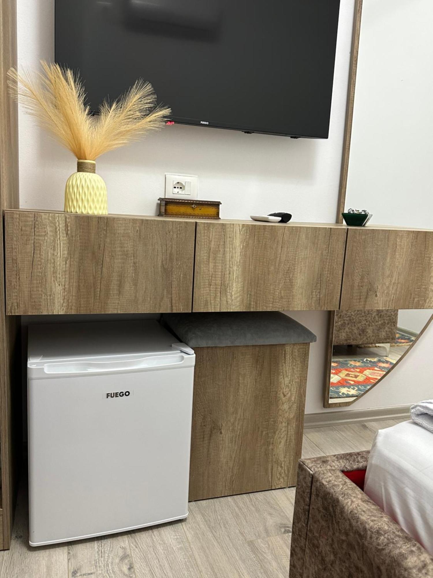 Lola'S Rooms Gjirokaster Bagian luar foto