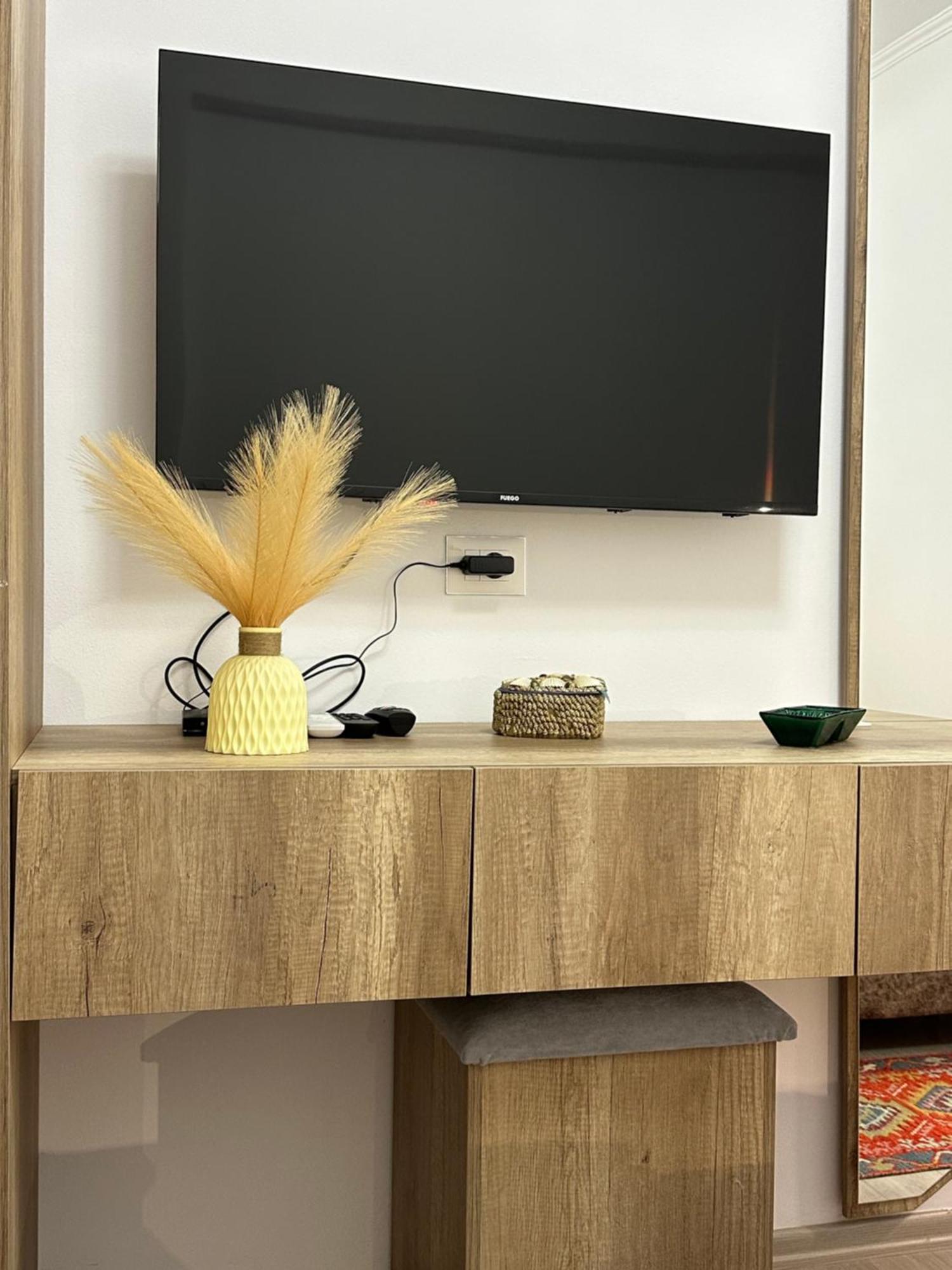 Lola'S Rooms Gjirokaster Bagian luar foto